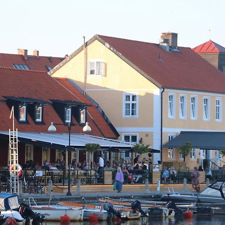 Ahus Gaestgivaregard Buitenkant foto